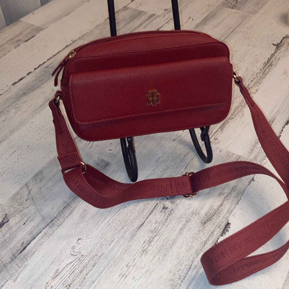 NWOT Tommy Hilfiger Elegant Red Crossbody Bag - Picture 12 of 16